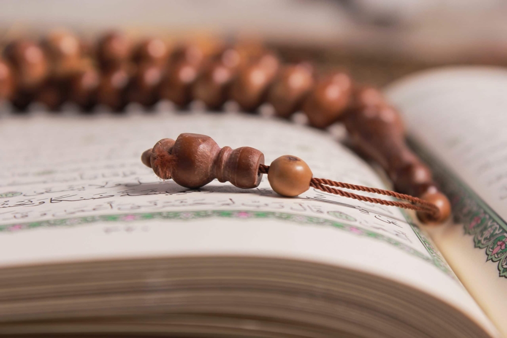 Tips on How to Develop a Habit of Reading Quran Daily